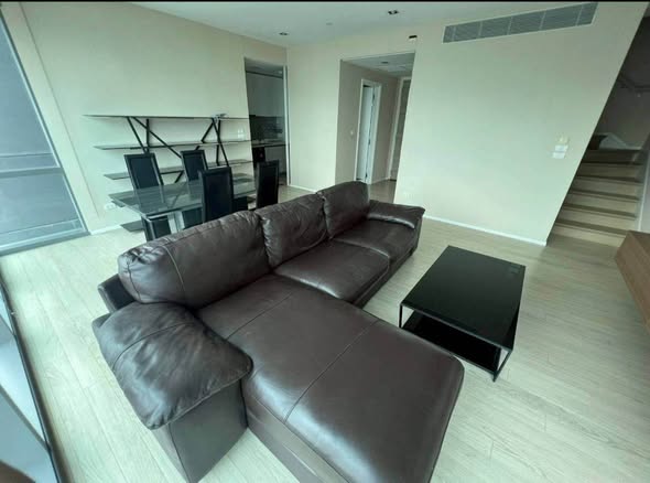 living room of The Room Sukhumvit 21