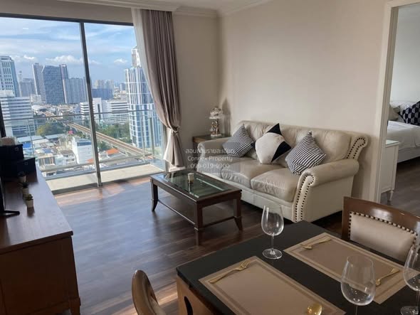 living room and bedroom of The Room Sukhumvit 62