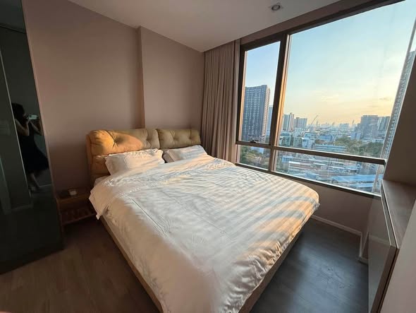 bedroom of The Room Sukhumvit 69