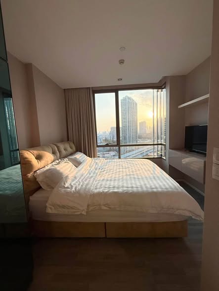 bedroom of The Room Sukhumvit 69