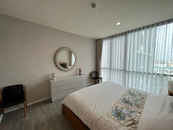 bedroom and room interior of The Room Sukhumvit 69