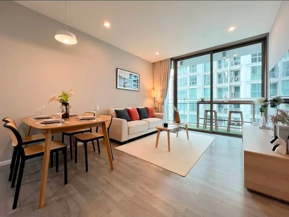 living room of The Room Sukhumvit 69