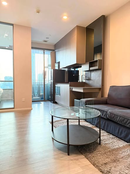 living room of The Room Sukhumvit 69