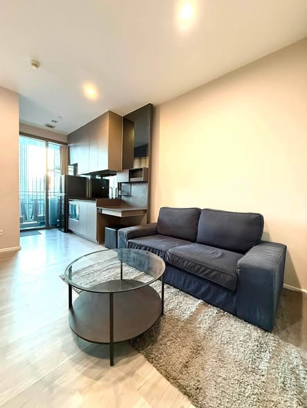 living room of The Room Sukhumvit 69