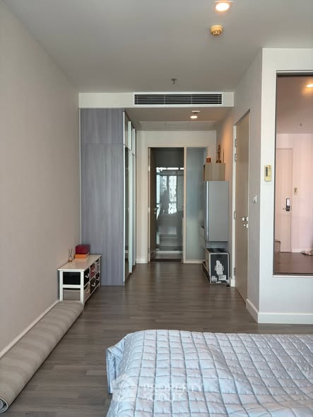 bedroom and room interior of The Room Wongwian Yai