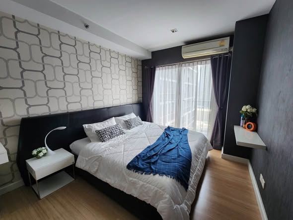 bedroom of The Seed Mingle