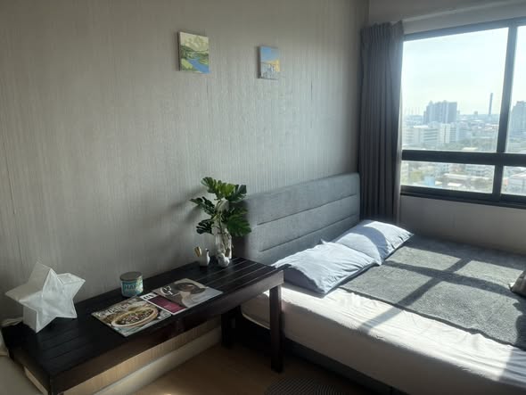 bedroom of The Seed Mingle