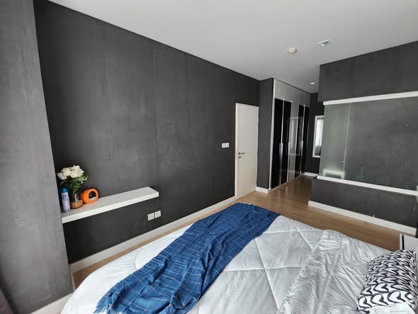 bedroom of The Seed Mingle