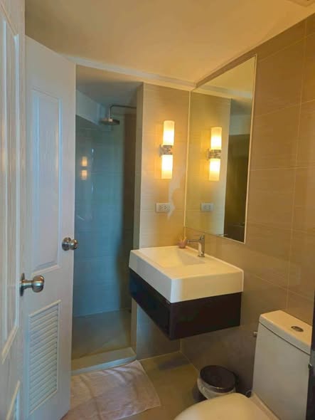 bathroom of The Sky Sukhumvit