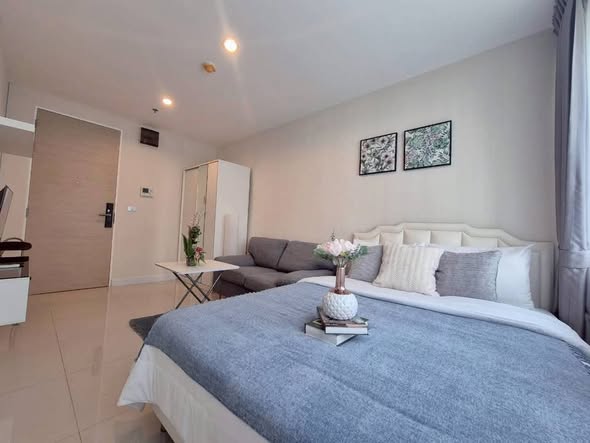 bedroom of The Sky Sukhumvit