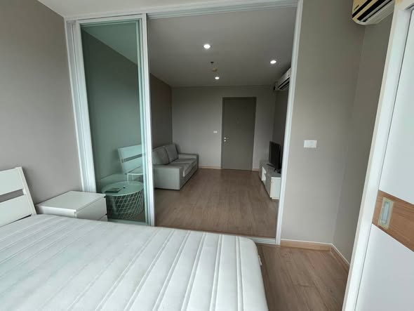 bedroom and room interior of The Tempo Grand Sathon-Wutthakat