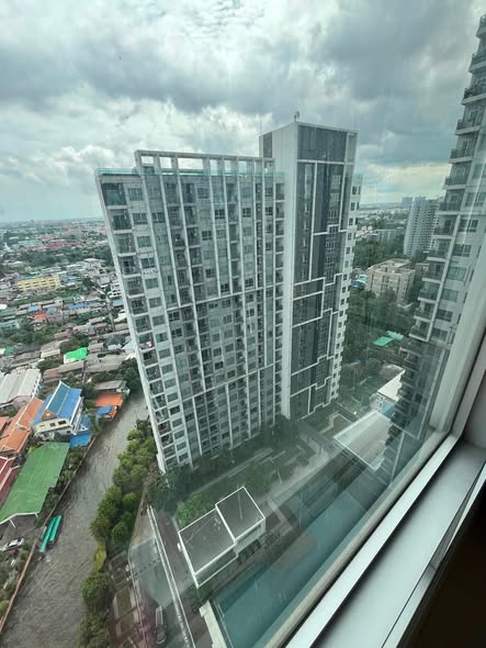 The Tempo Grand Sathon-Wutthakat