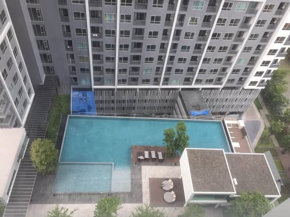 pool of The Tempo Grand Sathon-Wutthakat