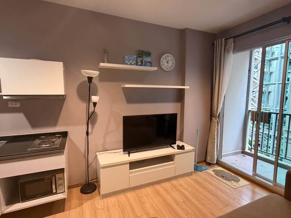 living room and kitchen of The Tempo Ratchada