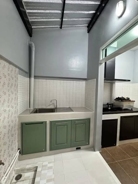 bathroom and kitchen of The Terrace Lat Phrao 71