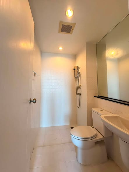 bathroom of The Tree Interchange