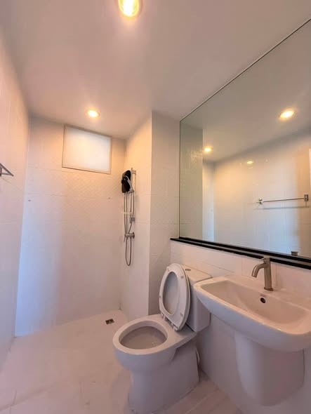bathroom of The Tree Interchange