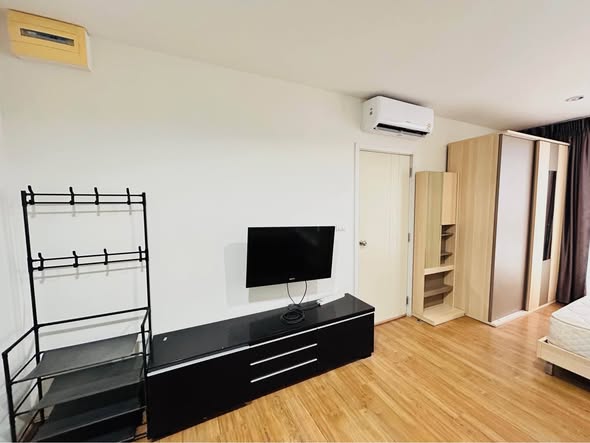 bedroom of The Tree Interchange