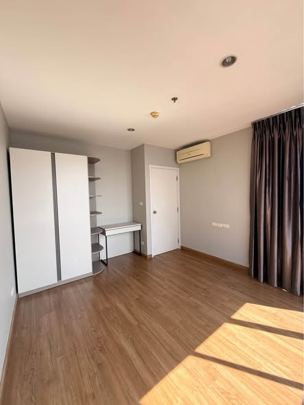 bedroom and room interior of The Tree Interchange
