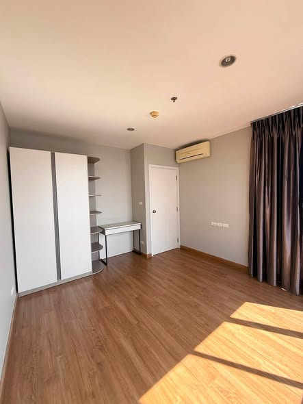 bedroom and room interior of The Tree Interchange
