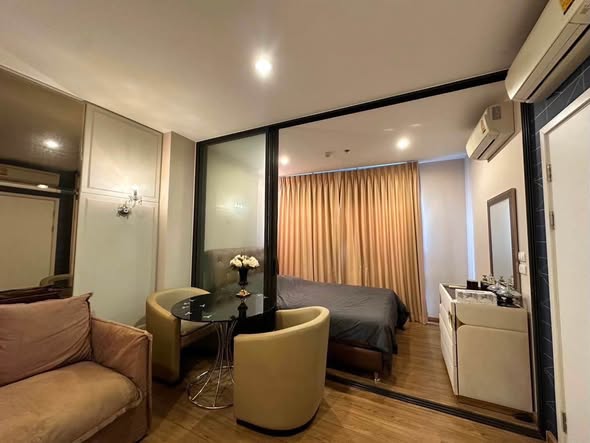bedroom and room interior of The Tree Rio Bang-Aor Station