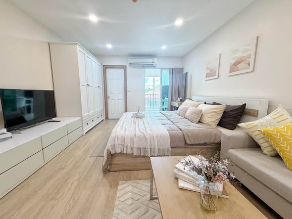 bedroom and living room of The View Condo Suanluang