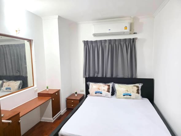 bedroom of The Waterford Park
