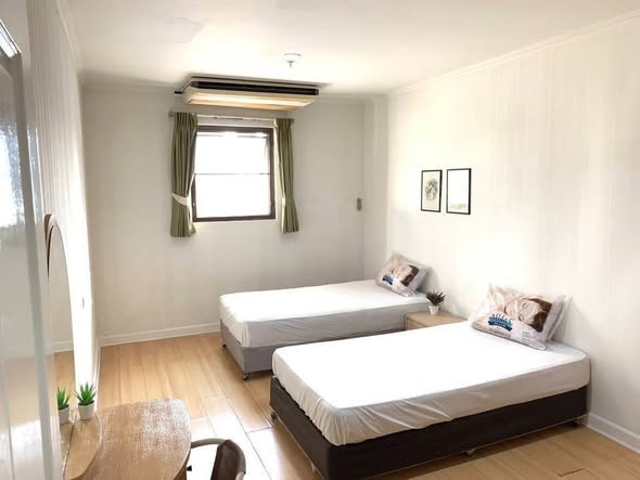 bedroom and room interior of The Waterford Park