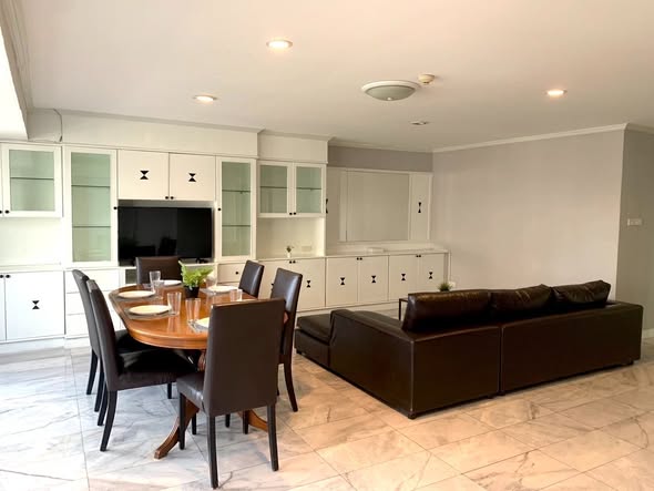 room interior and kitchen of The Waterford Park