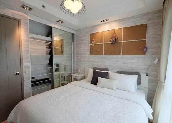 bedroom of Thru Thong Lor
