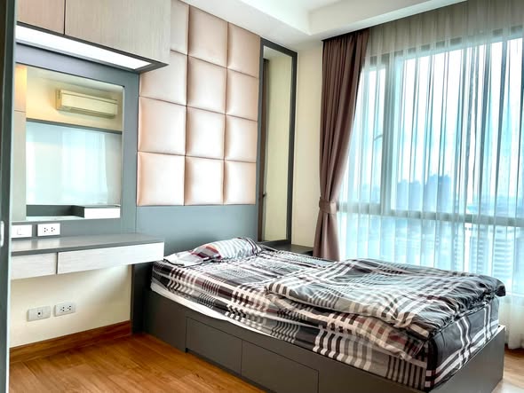 bedroom of Thru Thong Lor