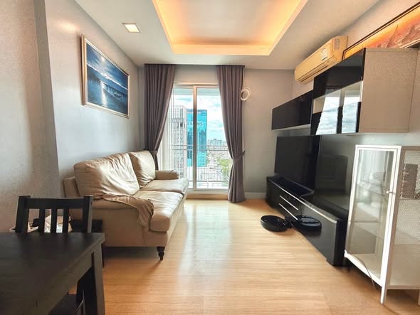 bedroom and living room of Thru Thong Lor
