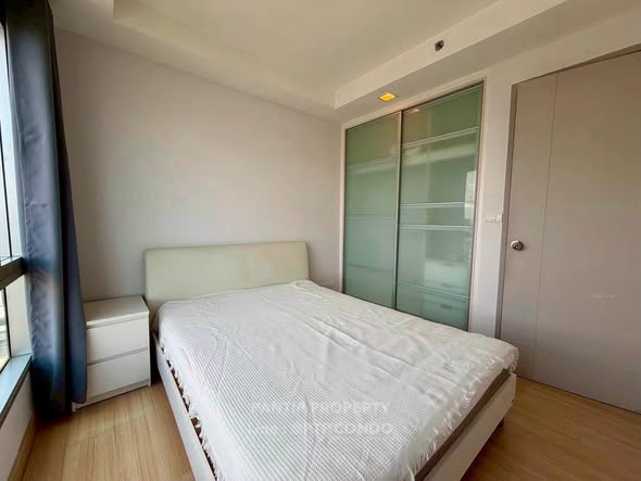 bedroom and room interior of Thru Thong Lor