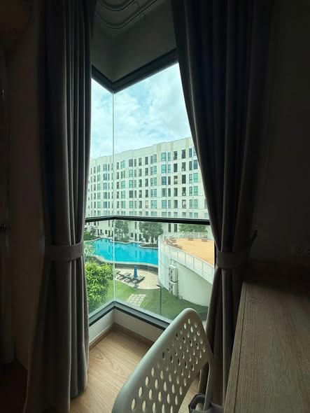pool and bedroom of Unio Sukhumvit 72 phase 1 building E
