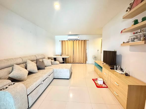 living room and bedroom of Unio Town Srinakarin-Bangna