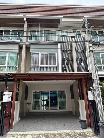Urban Sathorn Road