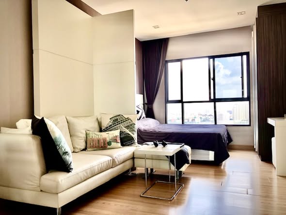 bedroom and living room and room interior of Urbano Absolute Sathon-Taksin