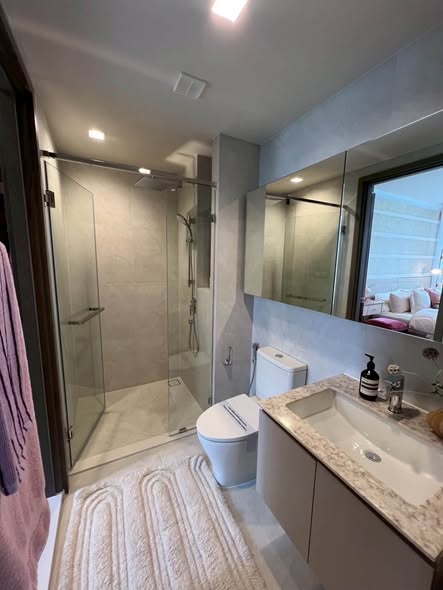 room interior and bathroom of วาลเลส เฮาส์ | valles HAUS