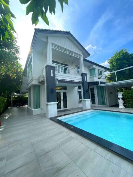 pool of Vararom Premium House Watcharapol-ChatuChot | Q House
