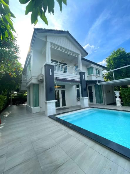 pool of Vararom Premium House Watcharapol-ChatuChot | Q House