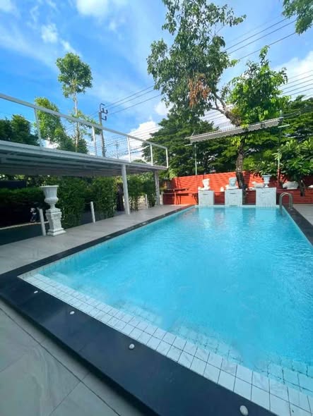 pool of Vararom Premium House Watcharapol-ChatuChot | Q House