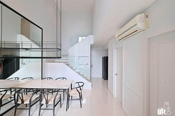 room interior of Villa Asoke Condominium