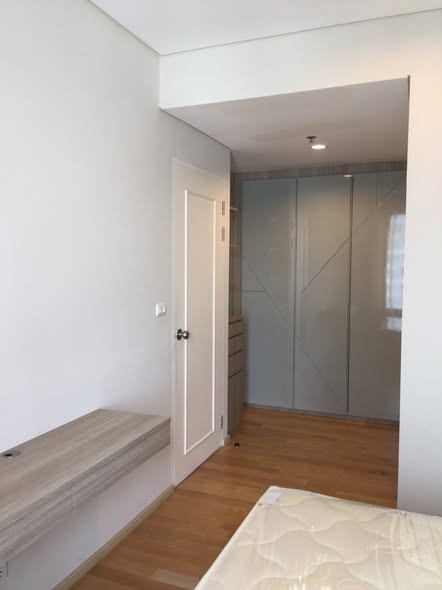 room interior of Villa Asoke Condominium