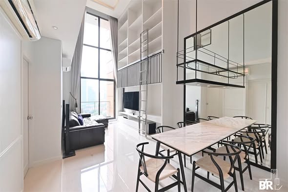 room interior and kitchen of Villa Asoke Condominium