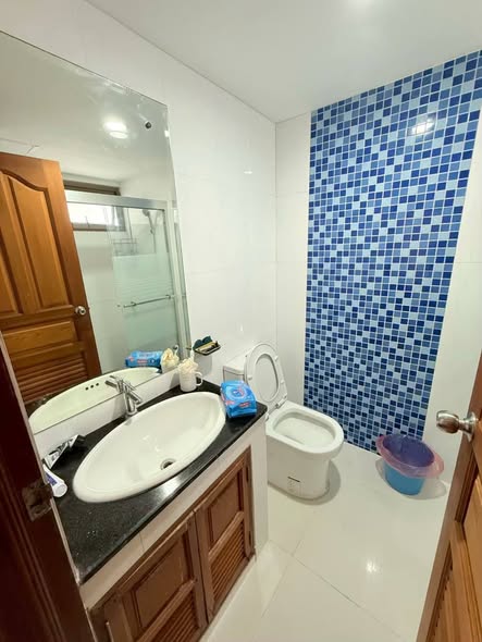 bathroom of Vivid Tower Phattanakan 54