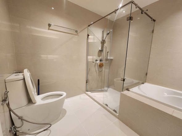 bathroom of VTARA36 Condominium
