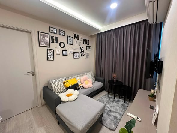 living room and bedroom of VTARA36 Condominium