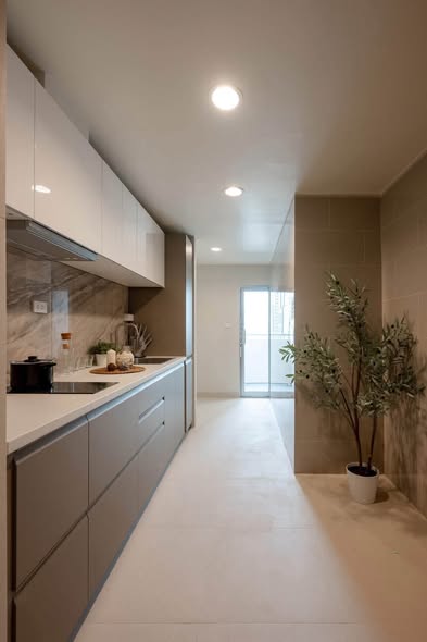 bathroom and kitchen of Waterford Diamond Tower