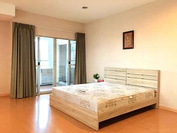 bedroom of Waterford Diamond Tower