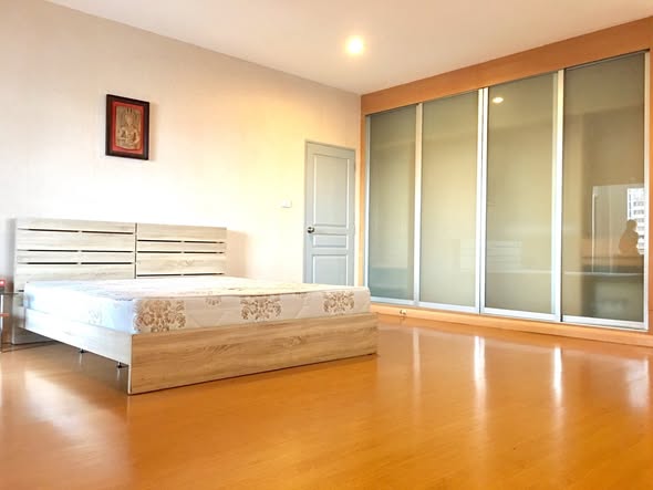 bedroom and room interior of Waterford Diamond Tower